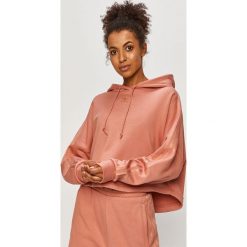 Adidas Originals - Bluza. Różowe bluzy damskie adidas Originals, z aplikacjami, z bawełny, bez rękawów, z kapturem. W wyprzedaży za 199,90 zł.