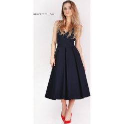 Klasyczna sukienka do kolan z kieszonkami. Czarne sukienki damskie Made in Poland, bez wzorów, z elastanu, klasyczne, z klasycznym kołnierzykiem, bez rękawów, midi. Za 329,00 zł.