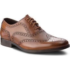 Buty wizytowe męskie: Półbuty CLARKS – Gilmore Limit 261339037 Tan Leather