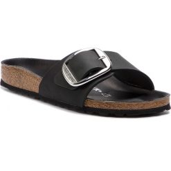 Klapki BIRKENSTOCK - Madrid Big Buckle 1006523 Black. Czarne klapki damskie Birkenstock, bez wzorów, ze skóry, bez obcasa. W wyprzedaży za 259,00 zł.