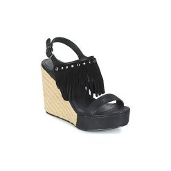 Sandały LPB Shoes SABINE. Czarne sandały damskie marki LPB Shoes, bez wzorów, bez obcasa, bez zapięcia. Za 207,20 zł.