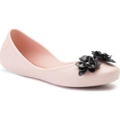 Baleriny ZAXY - Start Flowers Fem 82758 Lt. Pink 01276 EE285002 02064. Różowe baleriny damskie Zaxy, bez wzorów, z tworzywa sztucznego, klasyczne, bez obcasa, na płaskiej podeszwie, bez zapięcia. Za 139,00 zł.