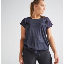 Koszulka fitness kardio krótki rękaw 120 damska. Czarne t-shirty damskie DOMYOS, bez wzorów, z elastanu, bez kołnierzyka. Za 29,99 zł.