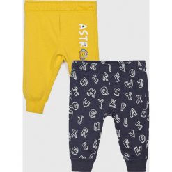 Blukids - Spodnie dziecięce 68-98 cm (2-pack). Niebieskie spodnie chłopięce Blukids, bez wzorów, z bawełny, sportowe. W wyprzedaży za 39,90 zł.