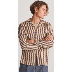 Koszula comfort fit w kratę - Beżowy. Brązowe koszule męskie Reserved, xl, bez wzorów, bez kołnierzyka, bez rękawów. W wyprzedaży za 49,99 zł.