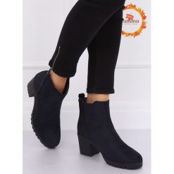 Botki na szerokim obcasie granatowe W373 BLUE. Niebieskie botki damskie obuwie damskie, na jesień, z zamszu, klasyczne, bez obcasa, bez zapięcia. Za 105,57 zł.