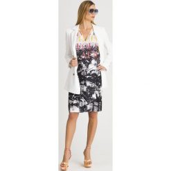 SUKIENKA JEDWABNA ELISABETTA FRANCHI. Sukienki damskie Elisabetta Franchi, bez wzorów, z jedwabiu, eleganckie, bez kołnierzyka, bez rękawów. W wyprzedaży za 749,00 zł.