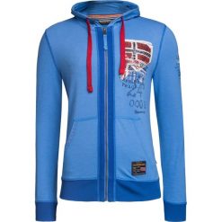 Bluza NAPAPIJRI BINER. Niebieskie bluzy męskie Napapijri, z nadrukiem, z dzianiny, vintage, z kapturem, bez rękawów, z kapturem. W wyprzedaży za 588,00 zł.