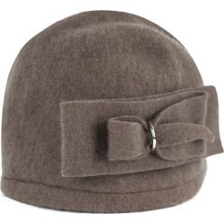 Czapka damska Podwójny szyk ciemnobeżowa (cz14337). Brązowe czapki zimowe damskie Art of Polo. Za 54,70 zł.