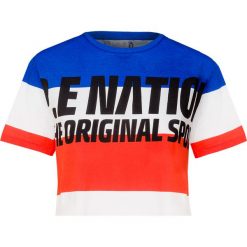 T-shirt P.E NATION KICKER TEE. Bluzki damskie Pe Nation, z napisami, z bawełny, retro, bez kołnierzyka, z krótkim rękawem. W wyprzedaży za 329,00 zł.