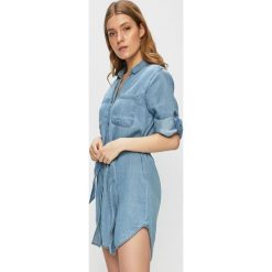 Haily's - Sukienka jeansowa. Niebieskie sukienki damskie Haily's, na co dzień, s, bez wzorów, z jeansu, casualowe, bez kołnierzyka, bez rękawów, mini, proste. Za 139,90 zł.