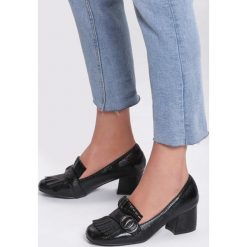 Czarne Czółenka Most Essential. Czarne buty ślubne damskie marki vices, w paski, ze skóry, na słupku. Za 69,99 zł.