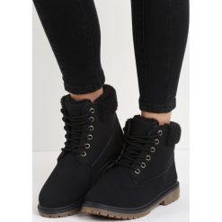 Czarne Traperki Twist. Czarne buty zimowe damskie Born2be, z okrągłym noskiem, na płaskiej podeszwie. Za 44,99 zł.