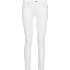Jeansy Slim Fit Liu Jo F19214 T8361. Białe jeansy damskie Liu Jo. W wyprzedaży za 399,00 zł.