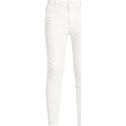 GStar BRONSON MID SKINNY CHINO Chinosy milk. Białe jeansy damskie G-Star. W wyprzedaży za 503,10 zł.