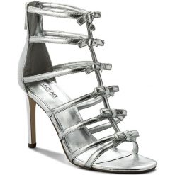 Sandały MICHAEL MICHAEL KORS - Veronica Sandal 40S8VRHA1M Silver. Szare klapki damskie MICHAEL Michael Kors, bez wzorów, ze skóry ekologicznej, bez obcasa, na obcasie. W wyprzedaży za 499,00 zł.