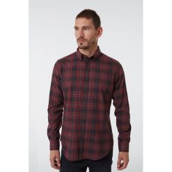 Koszula w kolorze bordowym ze wzorem. Czerwone koszule męskie xl, w kratkę, z bawełny. W wyprzedaży za 104,95 zł.