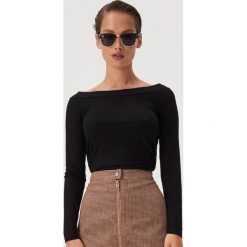 Wiskozowa bluzka off shoulder - Czarny. Czarne bluzki damskie Sinsay, s, bez wzorów, z wiskozy, bez kołnierzyka, bez rękawów. Za 29,99 zł.