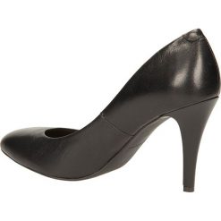 CZÓŁENKA KANIOWSKI K-1402. Czarne buty ślubne damskie Casu, na koturnie. Za 249,99 zł.