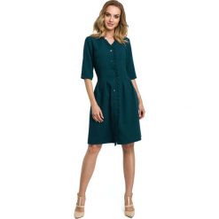 Zielona Romantyczna Szmizjerka z Dekoltem V. Zielone sukienki damskie Molly.pl, do pracy, s, bez wzorów, eleganckie, z falbankami, bez rękawów, koszulowe. Za 159,90 zł.