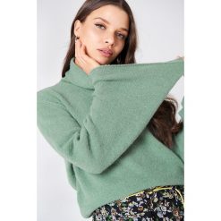 NA-KD Dzianinowy sweter z golfem i szerokim rękawem - Green. Zielone golfy damskie marki NA-KD, z dzianiny. W wyprzedaży za 80,98 zł.