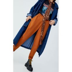 Spodnie tailoring z guzikami. Czarne spodnie damskie marki Pull&Bear. Za 79,90 zł.