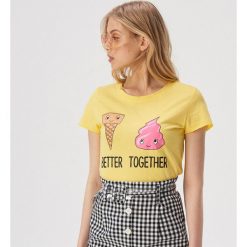 Krótki t-shirt z kolorowym nadrukiem - Żółty. Żółte t-shirty damskie Sinsay, s, z nadrukiem, bez kołnierzyka. Za 19,99 zł.
