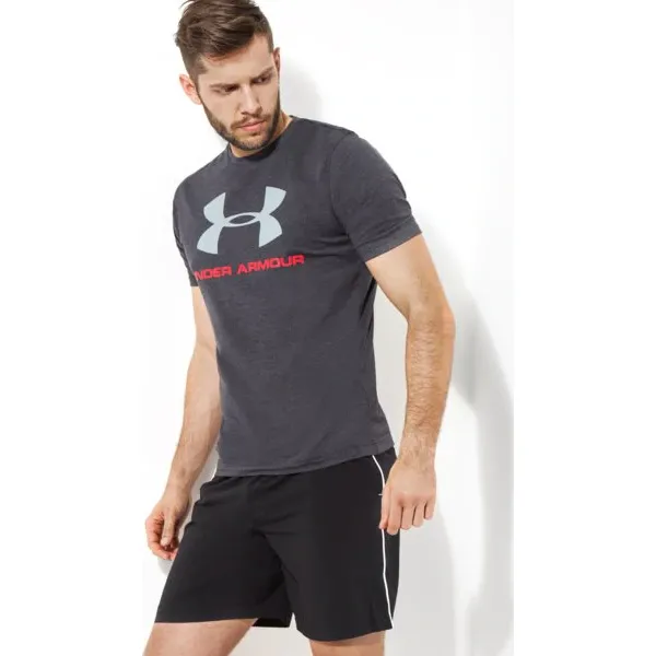 Under Armour Koszulka Cc Sportstyle Logo , czarny, rozmiar XL. Czarne koszulki męskie Under Armour, xl, z aplikacjami, z elastanu, bez kołnierzyka, bez rękawów, do biegania. W wyprzedaży za 79,99 zł.
