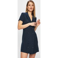 Glamorous - Sukienka. Niebieskie sukienki damskie Glamorous, na co dzień, s, bez wzorów, z poliesteru, casualowe, bez kołnierzyka, bez rękawów, mini, proste. W wyprzedaży za 129,90 zł.