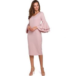 Sukienka z falbanami przy rękawach - brudno różowa. Różowe sukienki damskie Moe, na imprezę, s, bez wzorów, z bawełny, eleganckie, z podwójnym kołnierzykiem, bez rękawów, dopasowane. Za 229,00 zł.