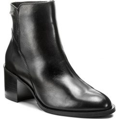 Buty zimowe damskie: Botki SOLO FEMME - 24710-02-G85/000-02-00 Czarny