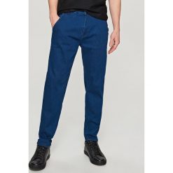 Jeansy TAPERED FIT - Niebieski. Niebieskie jeansy męskie relaxed fit marki Reserved. W wyprzedaży za 29,99 zł.