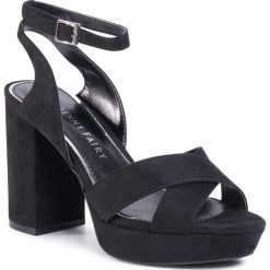 Sandały JENNY FAIRY - WYL2174-2 Black. Czarne klapki damskie Jenny Fairy, bez wzorów, ze skóry ekologicznej, bez obcasa, na obcasie. Za 119,99 zł.