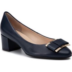 Półbuty HÖGL - 8-104080 Blue 3200. Niebieskie półbuty damskie HÖGL, z aplikacjami, ze skóry, eleganckie, bez obcasa, na obcasie, bez zapięcia. W wyprzedaży za 499,00 zł.