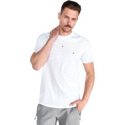 Armani Exchange Koszulka Biały. Białe podkoszulki męskie Armani Exchange, l, z haftami, z bawełny, bez kołnierzyka, krótkie. Za 283,95 zł.