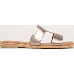 Toms - Klapki skórzane Seacliff. Żółte klapki damskie Toms, bez wzorów, ze skóry, bez obcasa, na obcasie. W wyprzedaży za 259,90 zł.