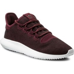 Buty adidas - Tubular Shadow CQ0927 Maroon/Vapgre/Ftwwht. Czerwone buty sportowe męskie marki Adidas, na co dzień, bez wzorów, z tworzywa sztucznego, eleganckie, bez zapięcia. W wyprzedaży za 299,00 zł.