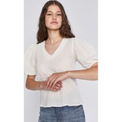 Medicine - Bluzka Soft Grass. Różowe bluzki damskie MEDICINE, na co dzień, s, bez wzorów, z elastanu, casualowe, bez kołnierzyka, z krótkim rękawem. Za 69,90 zł.