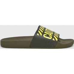 TheWhiteBrand - Klapki. Zielone kapcie męskie TheWhiteBrand, z materiału. W wyprzedaży za 129,90 zł.