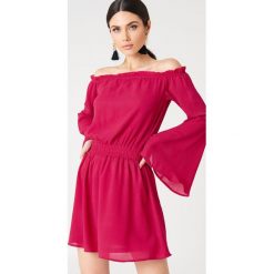 Sukienki: NA-KD Boho Sukienka z odkrytymi ramionami i szerokim rękawem – Pink