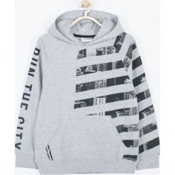 Bluza. Szare bluzy chłopięce z kapturem marki RUN THE CITY, z aplikacjami, z długim rękawem, długie. Za 85,90 zł.