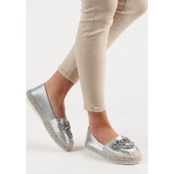 SZARE ESPADRYLE Z OZDOBAMI. Szare baleriny damskie Merg, bez wzorów, bez obcasa. Za 99,90 zł.