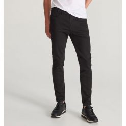 Spodnie jeansowe skinny - Czarny. Czarne spodnie męskie Reserved, m, bez wzorów, z jeansu. Za 89,99 zł.