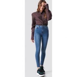 NA-KD Jeansy Skinny High Waist Raw Hem - Blue. Niebieskie spodnie damskie z wysokim stanem marki NA-KD, z jeansu. Za 141,95 zł.