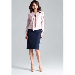 Różowa Elegancka Bluzka z Wiązaniem przy Dekolcie. Różowe bluzki damskie Molly.pl, s, bez wzorów, z materiału, eleganckie, bez kołnierzyka, bez rękawów. Za 139,90 zł.