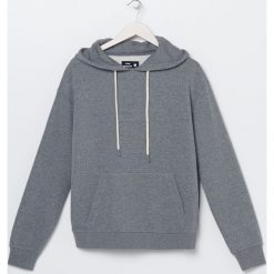Gładka bluza z kapturem -. Bluzy męskie Sinsay, xl, bez wzorów, z kapturem, bez rękawów, z kapturem. Za 49,99 zł.