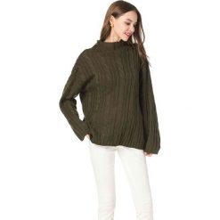 Sweter w kolorze khaki. Brązowe swetry damskie Swetry na chłodne dni, bez wzorów, ze splotem, bez rękawów, bez kaptura. W wyprzedaży za 129,95 zł.
