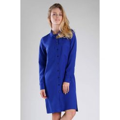 Sukienka w kolorze kobaltowym. Niebieskie sukienki damskie Moda na kolor, na co dzień, xs, bez wzorów, bez kołnierzyka, bez rękawów, midi, proste. W wyprzedaży za 169,95 zł.