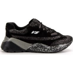 Czarne Buty Sportowe Z Brokatem VICES. Czarne buty sportowe damskie vices, bez wzorów, sportowe, do biegania. W wyprzedaży za 129,00 zł.