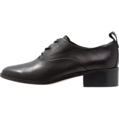 KIOMI Oksfordki black. Czarne jazzówki damskie marki KIOMI, z materiału. Za 379,00 zł.